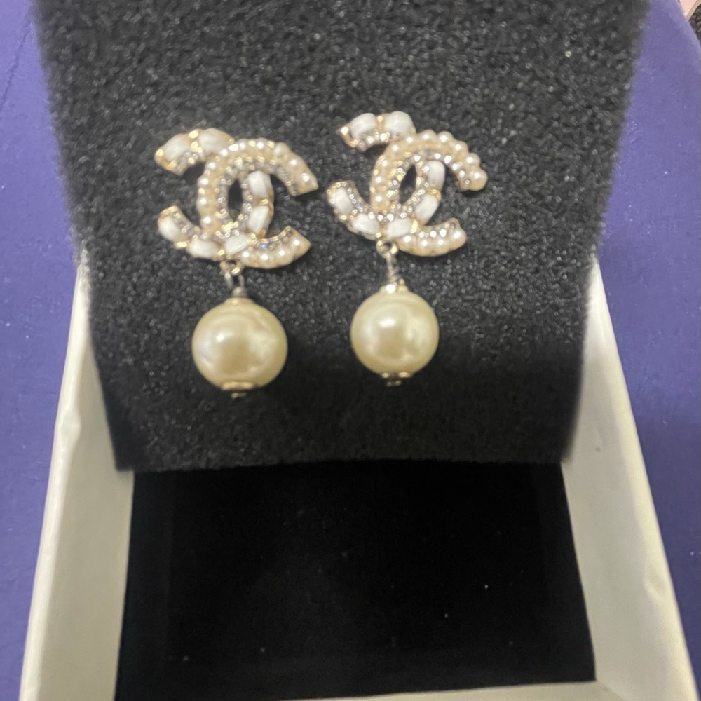 Chanel Earrings mother of Pearl